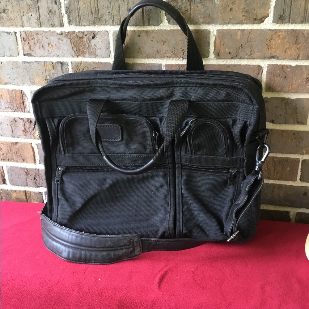 Classic Black Men's Laptop Briefcase with Multiple Front Pockets